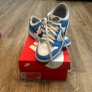 Nike Dunk Low size 7 Grade School.